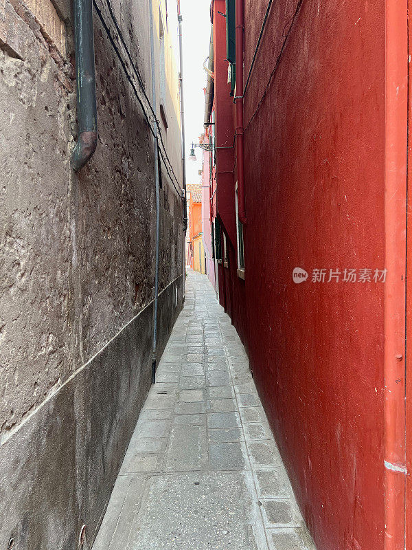 IMG_5910 Burano，在建筑物之间